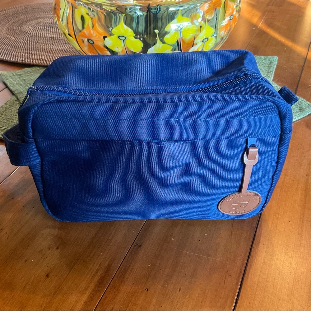 Beautiful New not in Packaging Royal Caribbean Toiletry Bag in Royal Blue
